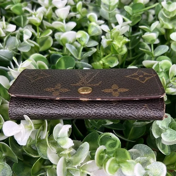 Louis Vuitton Authentic Monogram Canvas 4 Key Holder